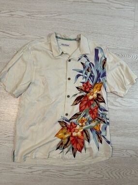 Tommy Bahama Men’s Cream Short-Sleeve Hawaiian Shirt with Tropical Print